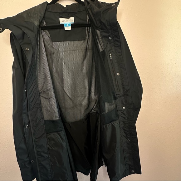 Columbia Women’s Black Omnitech Waterproof Jacket, 3X - Picture 6 of 11